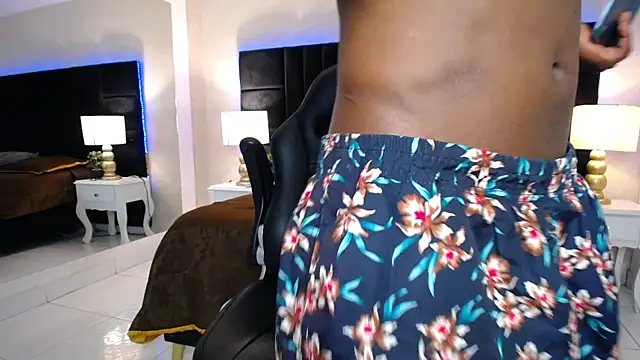 SkylerBigxxx webcam show