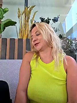 Chat +18 de KaylinJan ao vivo