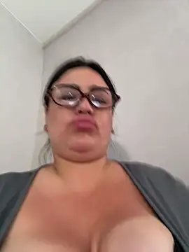 צ'אט XXX בשידור חי של SwittieKendra