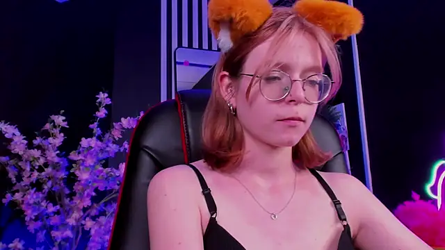 Онлайн чат XXX FoxxyyPolly