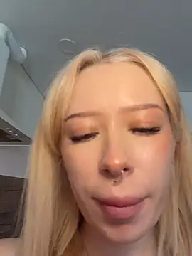 MaryChanXO XXX чат на живо