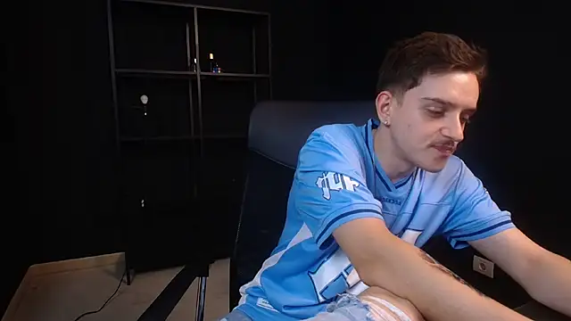 Živý XXX chat FelixStarkk