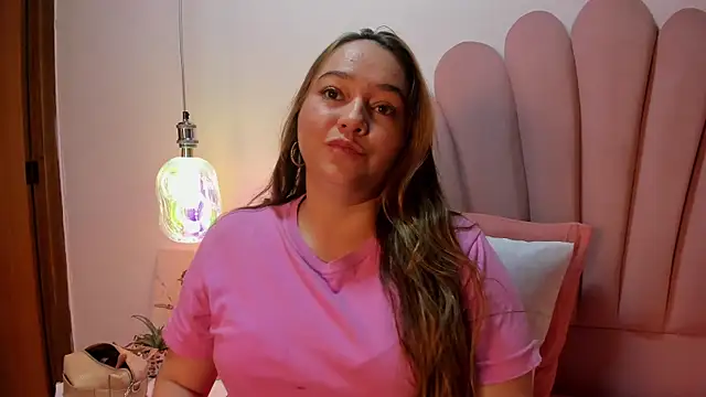 SabrinaVantress' Live XXX Chat
