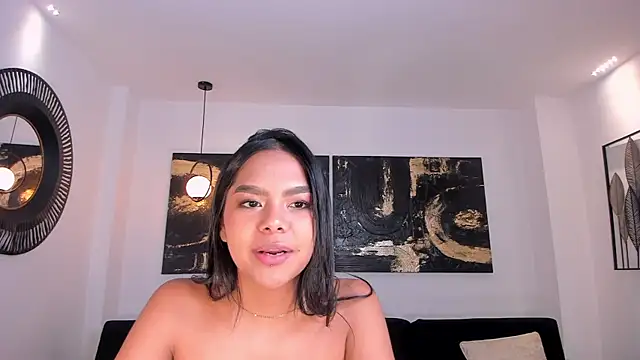 SaphiraJames' Live XXX Chat