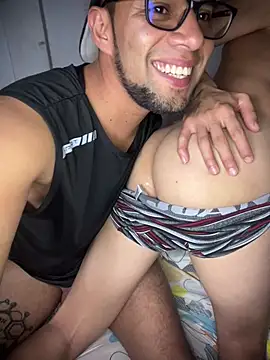 TwoLatinosxxx 网络视讯表演