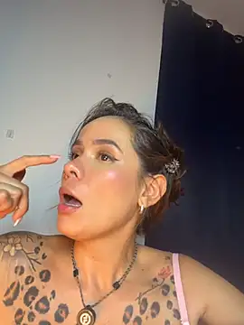 Chat XXX en directo de HotAlana_