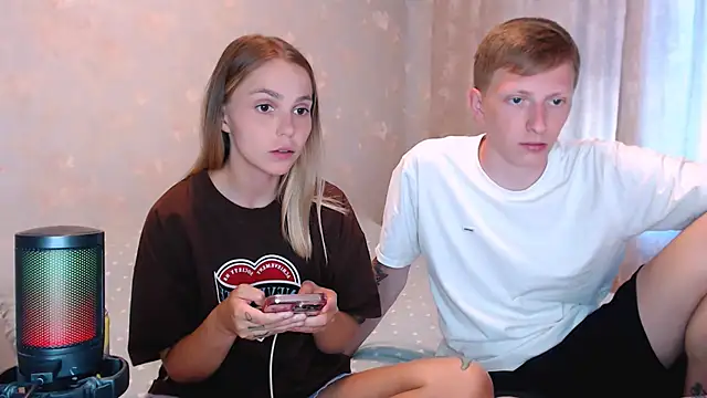 הופעת וובקאם של juliaanddima