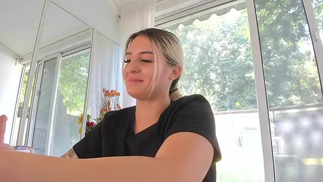 Ella_VeeのライブXXXチャット