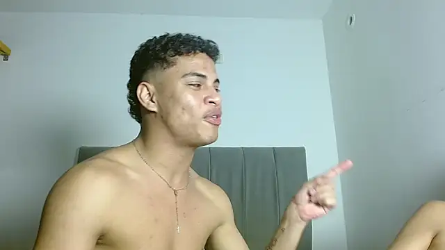 Jose_And_Daniel's Live XXX Chat