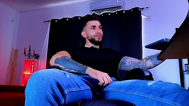 MightyAaron66 Adlı Modelin Canlı XXX Sohbeti