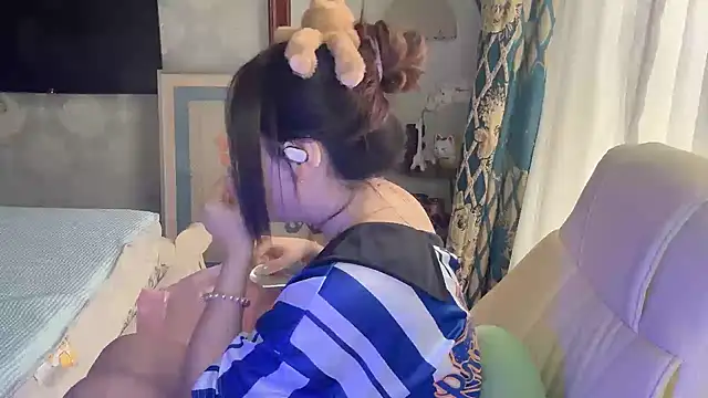 LongLongQueen's Live XXX Chat