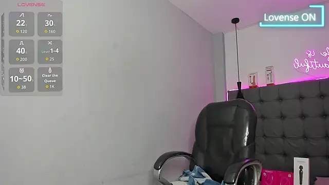 scarletcherry18's Live XXX Chat