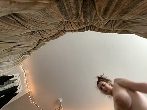 Chat +18 de Snowbunnycake_131 ao vivo