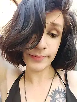 MickeQuinee Adlı Modelin Canlı XXX Sohbeti