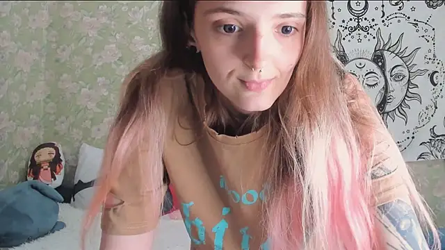 Cutie_Adelia Adlı Modelin Canlı XXX Sohbeti