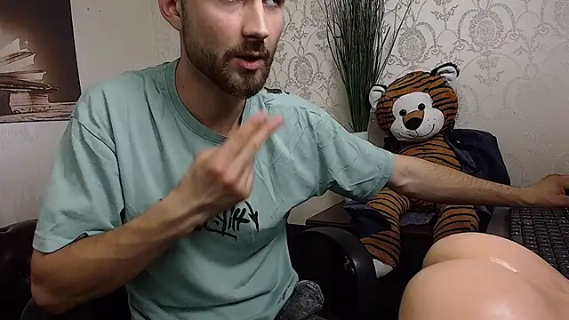 KyloEast Live XXX-chat
