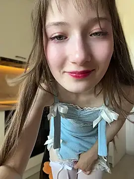 Chat XXX en directo de Strawberry_Senpai