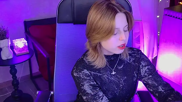 VivienneHebert Adlı Modelin Canlı XXX Sohbeti