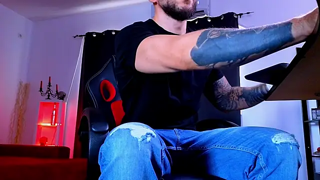 MightyAaron66 Live XXX Chat