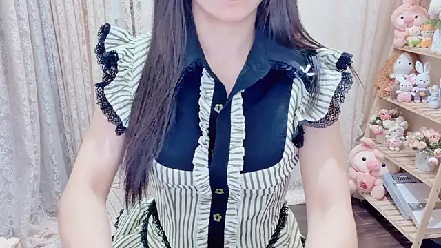 Rellababyy Adlı Modelin Canlı XXX Sohbeti
