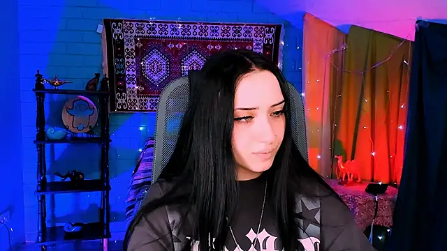 MonicaLowes Adlı Modelin Canlı XXX Sohbeti