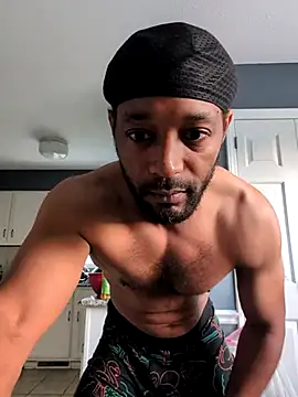 TheGoldenBoldy321 Show in webcam