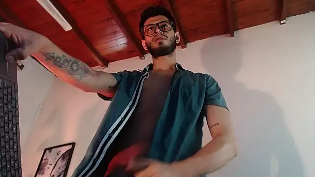 Chat +18 de Colby_brown03 ao vivo