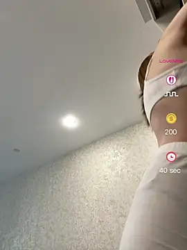 JulyOwens live XXX chat