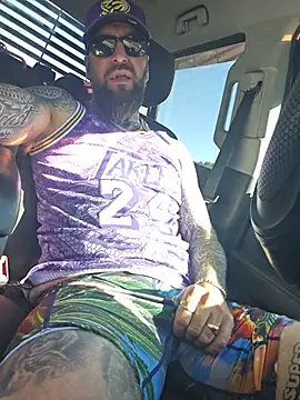 XXX chat uživo modela Beardedtattood