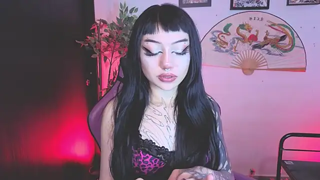 Chat +18 de catipetite ao vivo