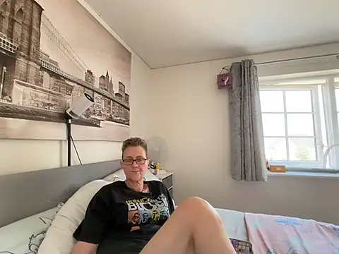 Curvy-Jinx Live XXX Chat