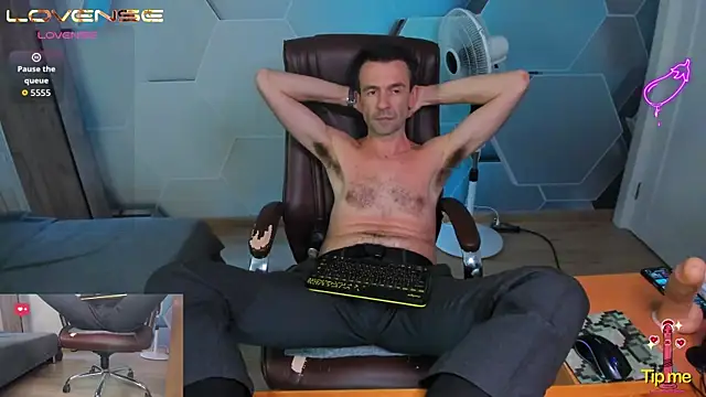 SteveTiger Adlı Modelin Canlı XXX Sohbeti