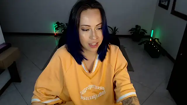 Онлайн чат XXX charlottezoe15