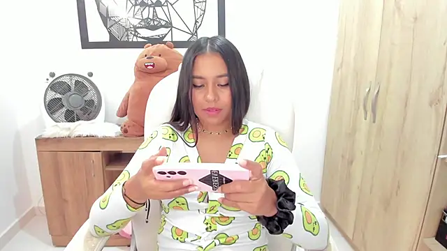 Chat XXX en directo de Ciara8