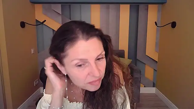 Chatroom XXX en direct de EllaLong