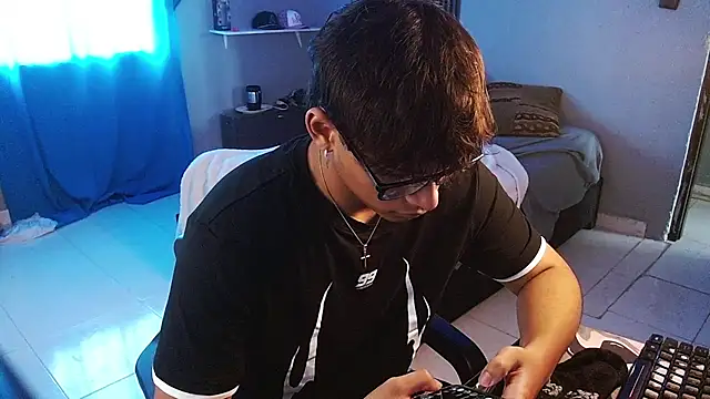 XXX chat uživo modela Mr_yisuzz