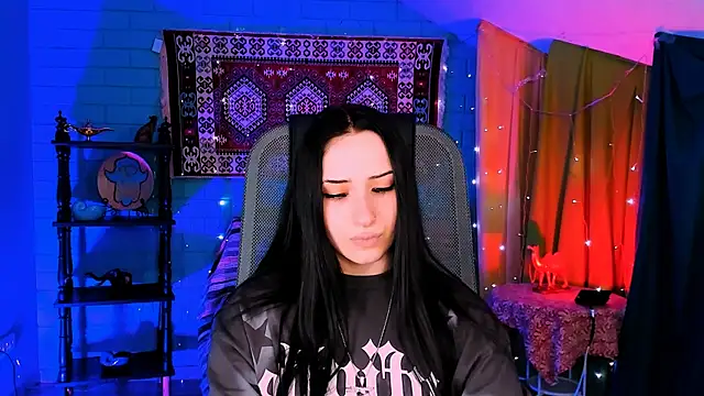 MonicaLowes' Live XXX Chat