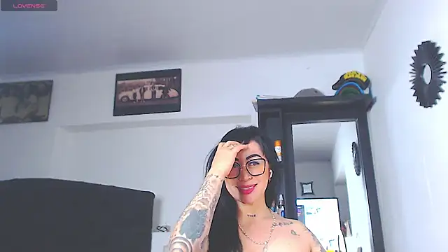 Vicky_hotmilf élő XXX-chatje