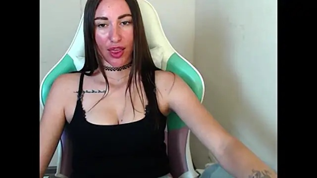 XXX chat uživo modela Cammil1a_horn