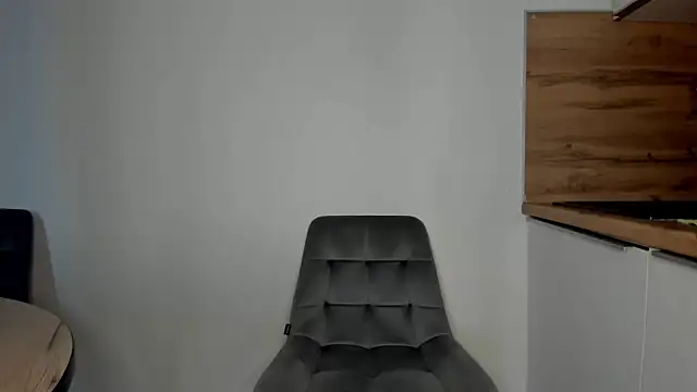 Chat +18 de Elle_Milfa ao vivo