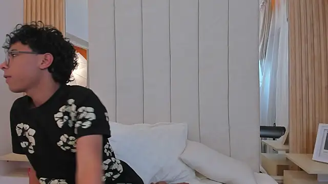 Webkamerová show adams_bobby