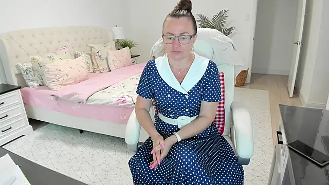 Vika73: онлайн-секс-чат