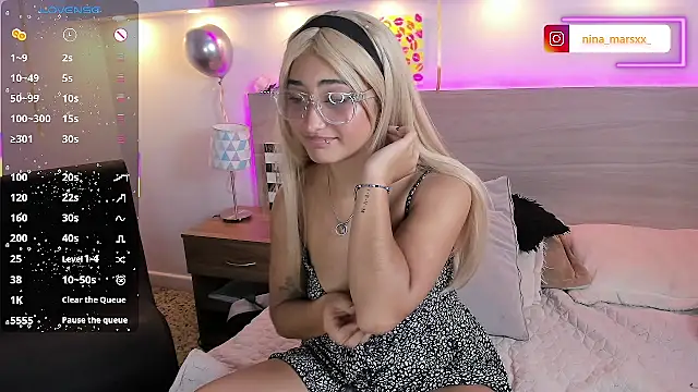Nina-Mars Chat XXX in diretta