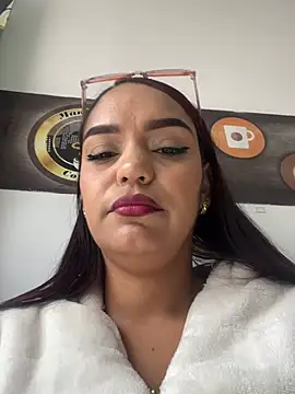 Sara-77n Live XXX chat