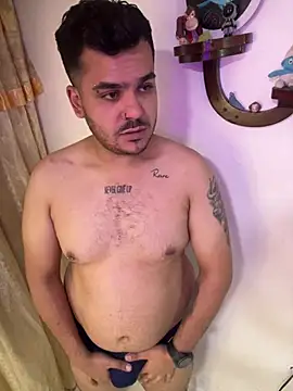 LatinBearX Chat XXX in diretta