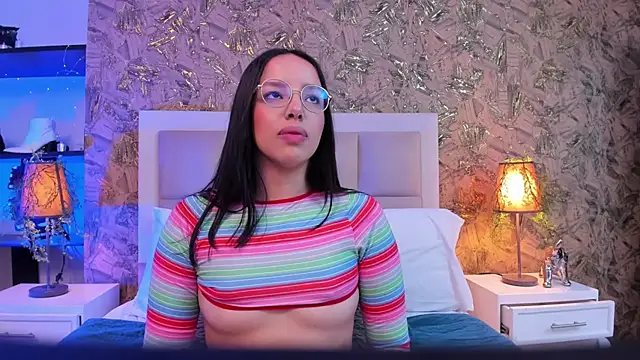 ValkyriaSteel's Live XXX Chat
