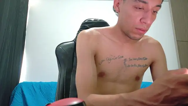 bully_boss Adlı Modelin Canlı XXX Sohbeti