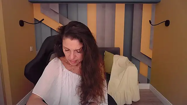 Chatroom XXX en direct de EllaLong