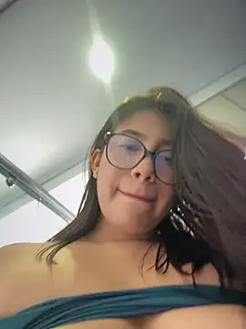 Saracalderon's Live XXX Chat