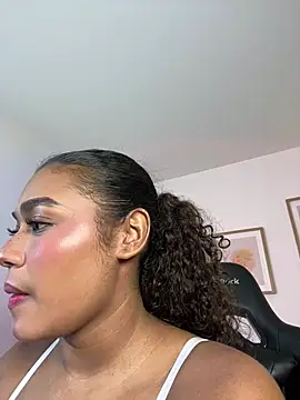 Chat +18 de aleja_montiel__ ao vivo